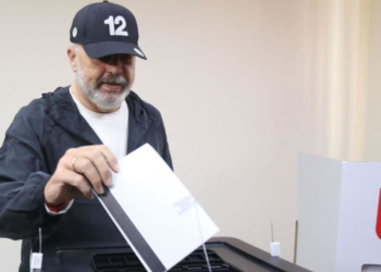 PS nis shkëputjen në rang vendi, kryeson me 51.5% të votave