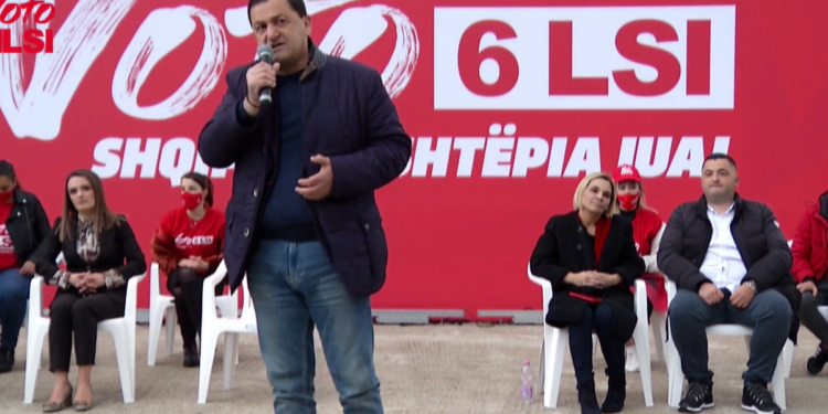 Premtimi epik i Vangjel Tavos: Pas 25 prillit, çdo familje në Gjirokastër do ketë një të punësuar (LSI një rrogë e ndante për disa persona, shkarkimet i bënte me letër me vrimë)