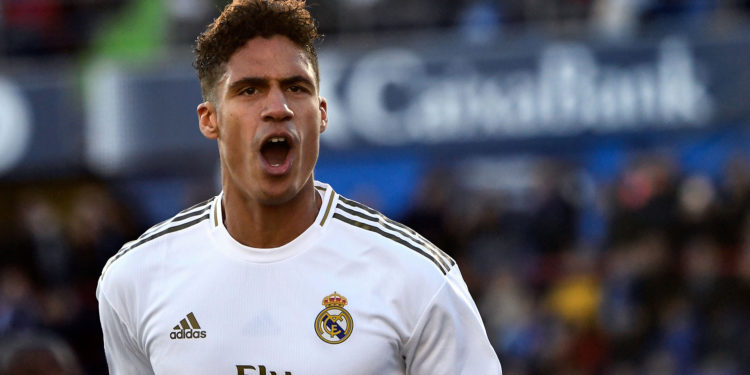 Varane rezulton pozitiv me koronavirus, humb ndeshjen me Liverpoolin e Barcelonën