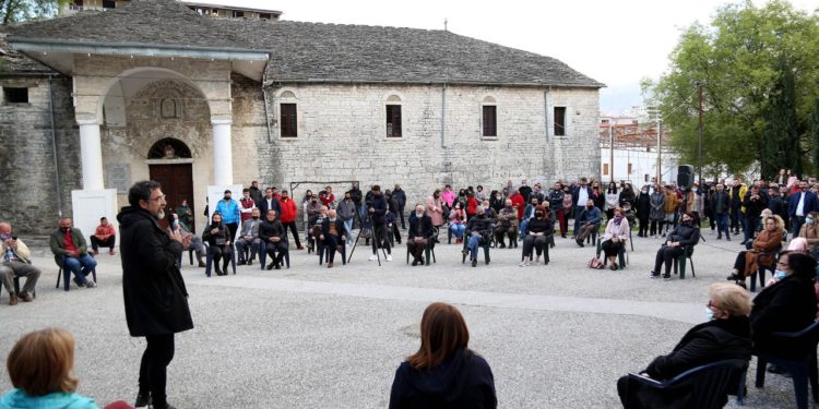 “Është siguruar financimi”, Çuçi zbulon projektet e mëdha për Gjirokastrën: Më gjeni një gjë që ka bërë PD-ja për këtë qytet?