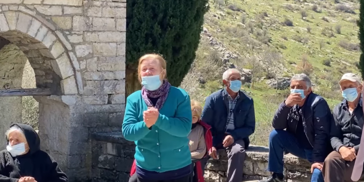 Kumbaro nxjerr pamjet e gruas nga Labova: Do jemi me Edi Ramën deri në vdekje, nuk i vjen turp Berishës që kërkon akoma të jetë deputet (VIDEO)