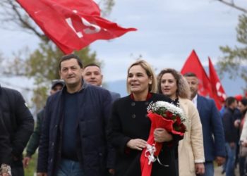 Monika Kryemadhi në Gjirokastër: Fitorja e LSI po vjen, atmosfera e saj ndihet nga jugu në veri (VIDEO)