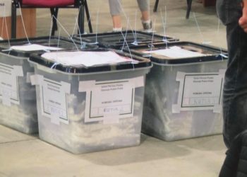 Nis numërimi në qarkun Gjirokastër, ja cilat janë kutitë e para që hapen