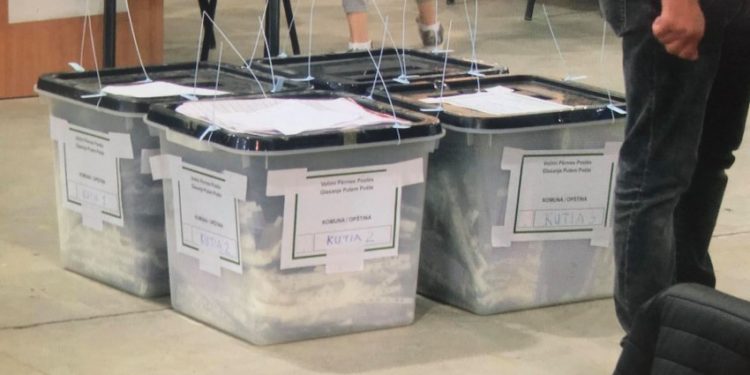 Nis numërimi në qarkun Gjirokastër, ja cilat janë kutitë e para që hapen