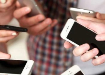 10 truke për të hequr dorë nga varësia ndaj celularit