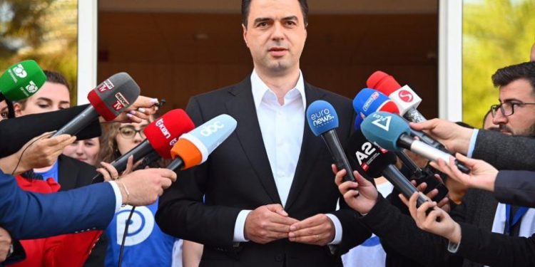 Basha thirrje qytetarëve: Edhe një orë për të marrë në dorë fatin tonë, dilni dhe votoni!