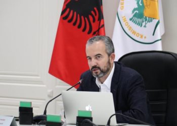 Ndalohet celulari në Qendrat e Votimit, penalitete për kë shet apo blen votën