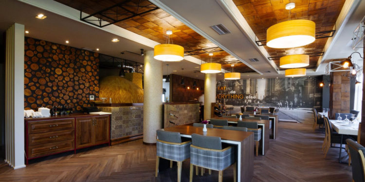 U akuzuan se kanë darkuar në restorante sekrete, autoritetet franceze nisin hetimin ndaj ministrave