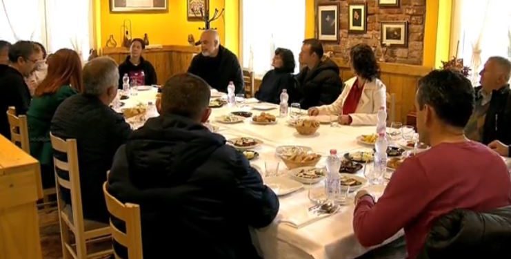 Kryeministri Rama drekë me ‘oligarkët e punës në bujqësi’: Unë këtë punë bëj, bëj reklama për argoturizmin, kjo është e ardhmja