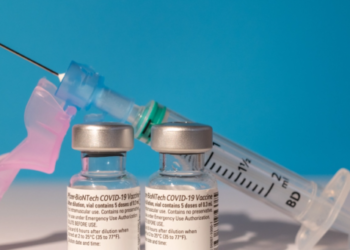 Zyrtari izraelit: Vaksina e Pfizer është efektive edhe ndaj variantit indian të COVID-19