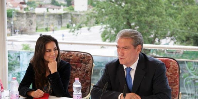 Ish zëdhënësja e Berishës: Ka rritje të PD e rënie të LSI, por nuk e tejkalojnë PS-në