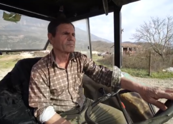 Vaditja e tokave bujqësore në fushën e Libohovës dhe Dropullit, shihni si duket sot kanali që merr ujë nga liqeni i Doftisë (VIDEO)