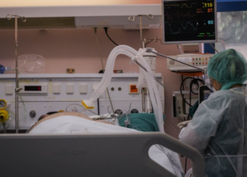 Greqi/ Shqetësohej prej zhurmave, pacienti shqiptar i heq oksigjenin të intubuarit