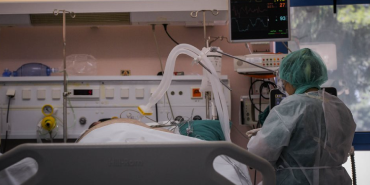 Greqi/ Shqetësohej prej zhurmave, pacienti shqiptar i heq oksigjenin të intubuarit