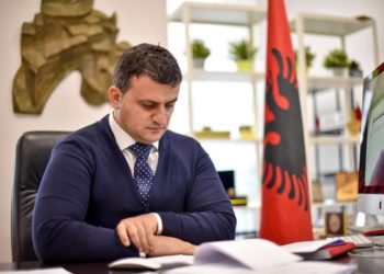 “Hajduti thërret, kapeni hajdutin”, Flamur Golemi i përgjigjet Vangjel Tavos për ndihmat ushqimore: Donacion për familjet në nevojë nga kompania “Kelmendi”, kemi marrë edhe vjet gjatë karantinës