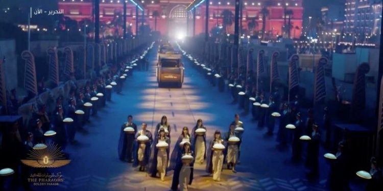 Parada e Faraonëve të Egjiptit të Lashtë nga Kairo në Fustat