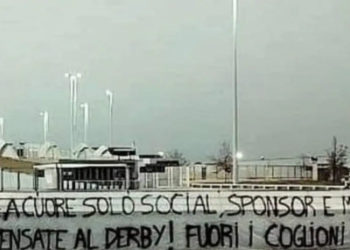 Banderola, tifozët shpërthejnë kundër Juves