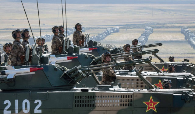 Ushtria kineze rrethon Tajvanin