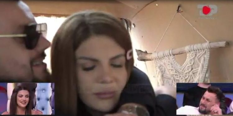 Ledjana shpërthen në lot në takim, Mevlani: Fikni kamerat!
