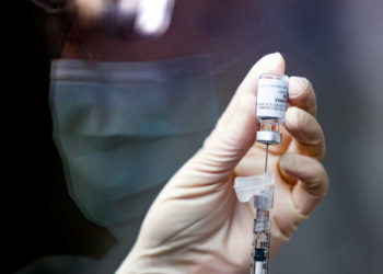 Franca vijon vaksinimin me Johnson & Johnson pavarësisht rasteve me mpiksje gjaku