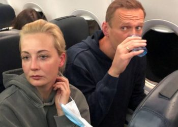 “Nuk kam parë kurrë fytyrë më të dobësuar”/ Bashkëshortja e Navalnyt flet pas vizitës në burg: Flet me vështirësi, ka rënë shumë në peshë