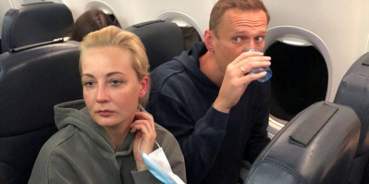 “Nuk kam parë kurrë fytyrë më të dobësuar”/ Bashkëshortja e Navalnyt flet pas vizitës në burg: Flet me vështirësi, ka rënë shumë në peshë