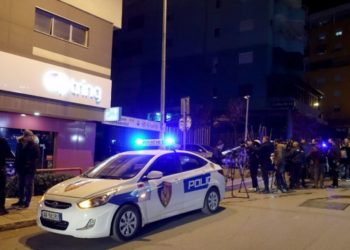 Kapen edhe dy anëtarë të tjerë të LSI-së, me zarfet plot me lekë gati për t’i shpërndarë