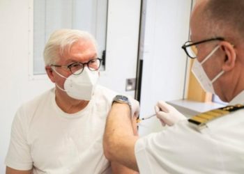 Presidenti i Gjermanisë vaksinohet me AstraZenecan