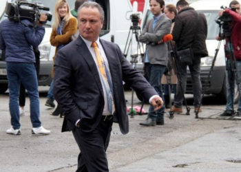 Ish-deputeti i LSI-së i përgjigjet Ilir Metës: O Agush, je bërë për të ardhur keq dhe ke mbetur fillikat vetëm. Në Vlorë nuk të do njeri