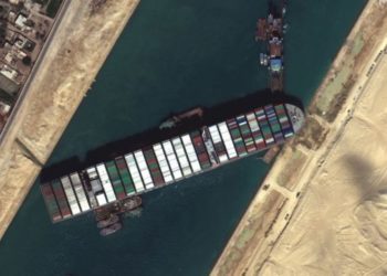 Egjipti i vendos një gjobë të majme anijes që bllokoi Kanalin e Suezit