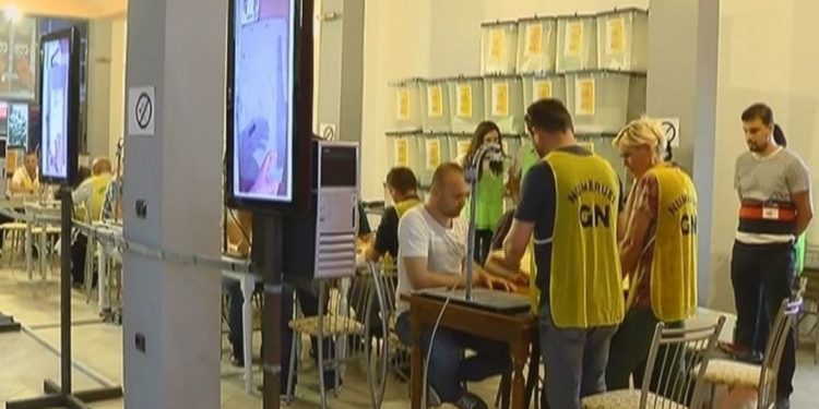 Shihni si blen me 50 mijë lekë votat anëtari i LSI-së (VIDEO)