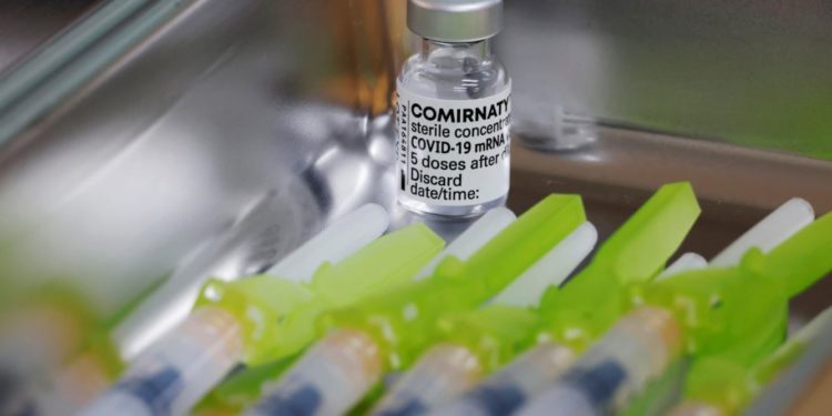 Pfizer është efektive kundër varianteve të Covid-19, mbrojta zgjat 6 muaj