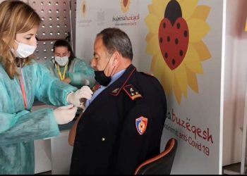 600 punonjës policie marrin vaksinën kineze