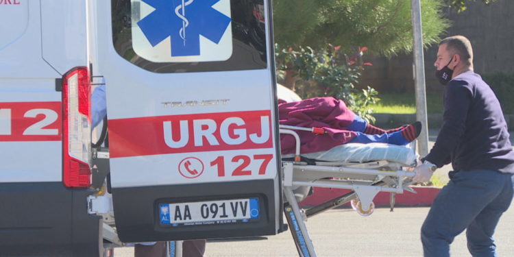 1 humbje jete dhe 12 raste të reja me koronavirus në Shqipëri (harta)