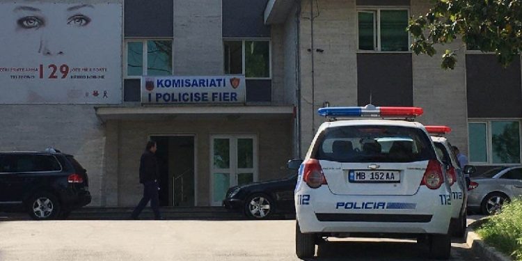 Goditi mjekun brenda në spitali, pranga 32-vjeçarit