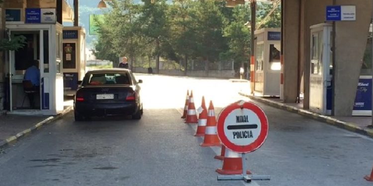 Greqia vendos karantinë për shqiptarët, 14 ditë mbyllur!