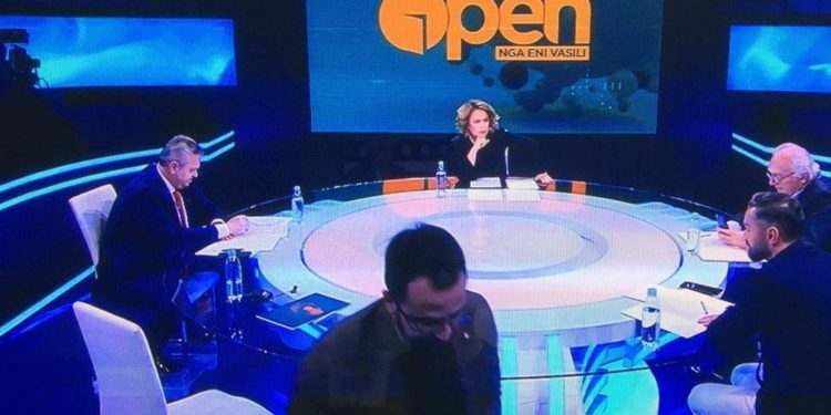 Endri Shabani shpjegon pse u largua nga studio e Eni Vasilit: Kisha më shumë se gjysëm ore që po dëgjoja Frrokun që tregonte se pse të rinjtë e Thurjes kanë më pak ide politike se djemtë e Qifes