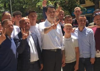 Xhelal Mziu pret Bashën: Fati i Shqipërisë varet nga ne