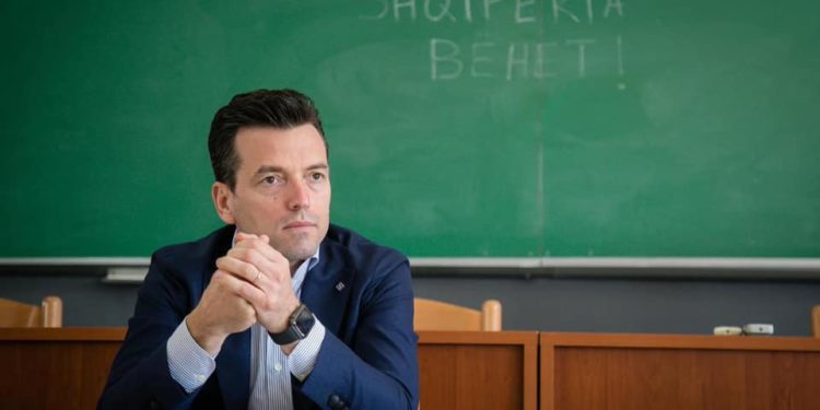 Debati në PD, si u kërkua në mbledhjen e kryesisë përjashtimi nga gara i Agron Shehajt