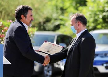 Gjirokastër, ministri Çuçi dekoron ekipin e FRONTEX (FOTO)