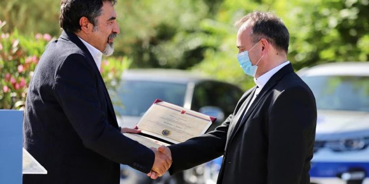 Gjirokastër, ministri Çuçi dekoron ekipin e FRONTEX (FOTO)