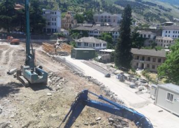 Alarmi i Skulptorit të Popullit Mumtaz Dhrani për përmendoren e Çerçiz Topullit në Gjirokastër