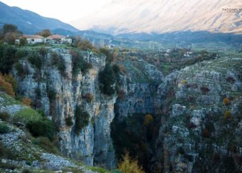 Bie në humnerë, humb jetën 60-vjeçari në Nivicë