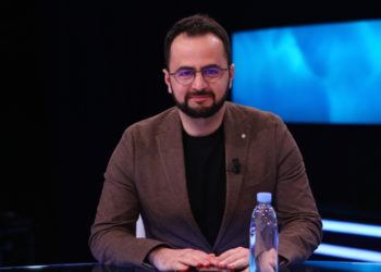 Pas Bushatit nga studio e Eni Vasilit ikën dhe kreu i Nismës Thurje: Bëjeni vetë emisionin pra (VIDEO)