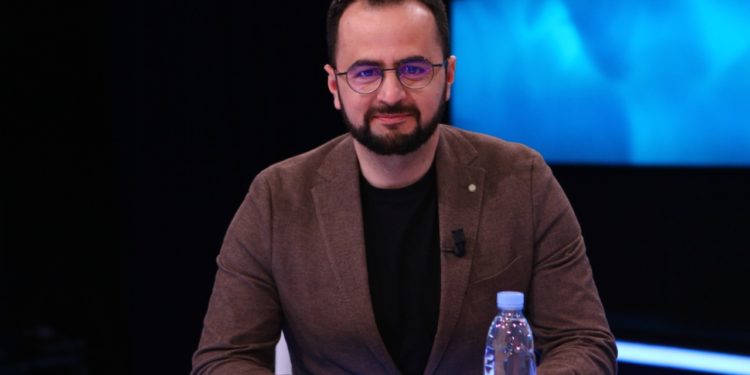 Pas Bushatit nga studio e Eni Vasilit ikën dhe kreu i Nismës Thurje: Bëjeni vetë emisionin pra (VIDEO)