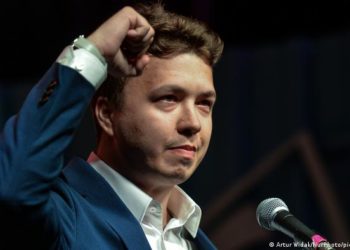 Arrestimi i gazetarit bjellorus/ DW: Kërkohen vepra jo retorikë e zemëruar