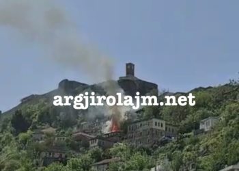 Merr flakë një shtëpi në Gjirokastër (VIDEO)