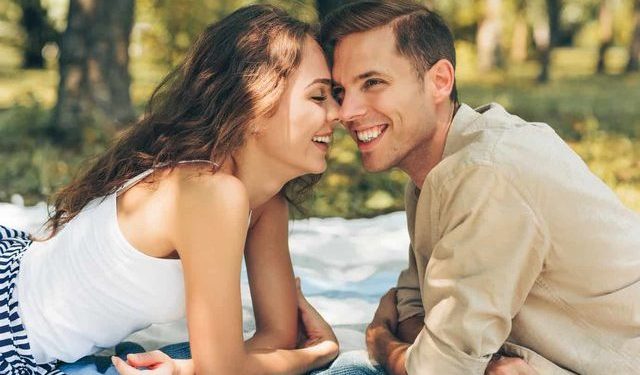 Vajza mos humbisni kohë, me këta burra të Horoskopit ju duhet të bëni vetë lëvizjen e parë