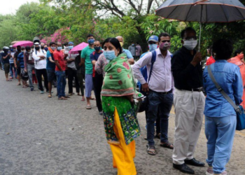 Shkon në mbi 25 milionë numri i të infektuarve me COVID-19 në Indi