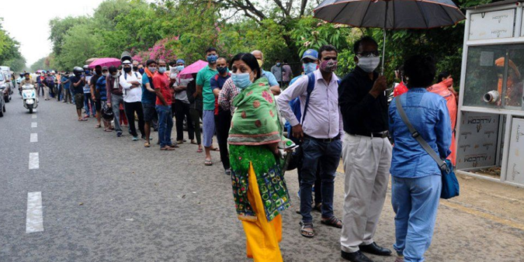 Shkon në mbi 25 milionë numri i të infektuarve me COVID-19 në Indi
